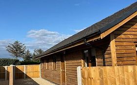 Weston Pools Lodge With 6 Bedrooms